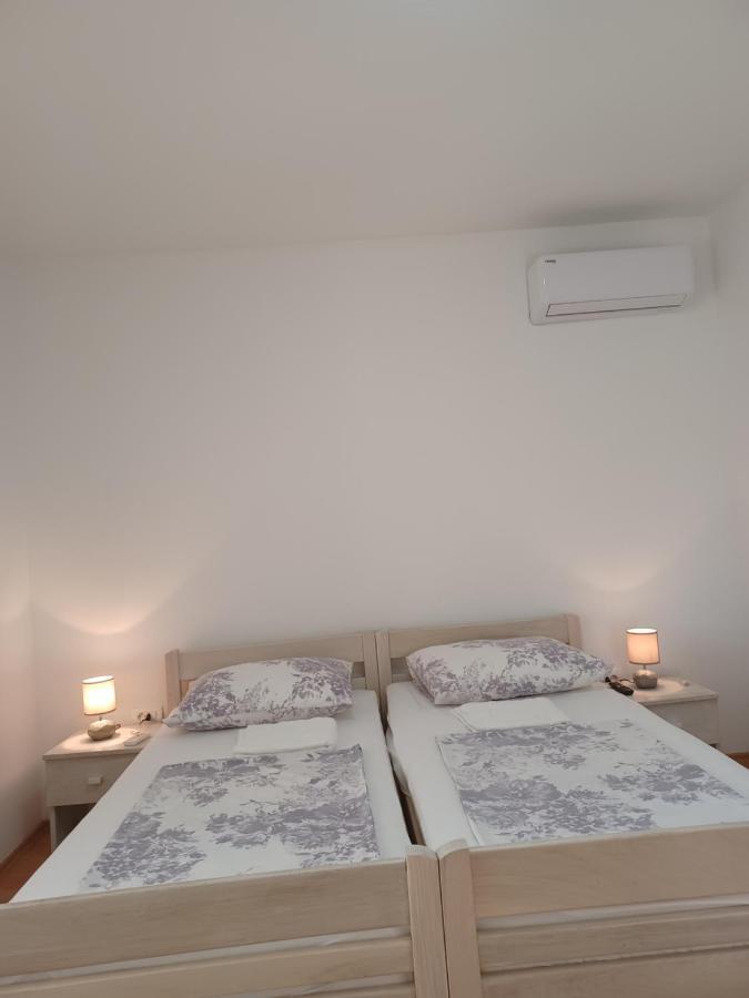 Apartment Mira Трогір Екстер'єр фото
