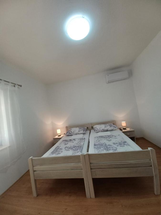 Apartment Mira Трогір Екстер'єр фото