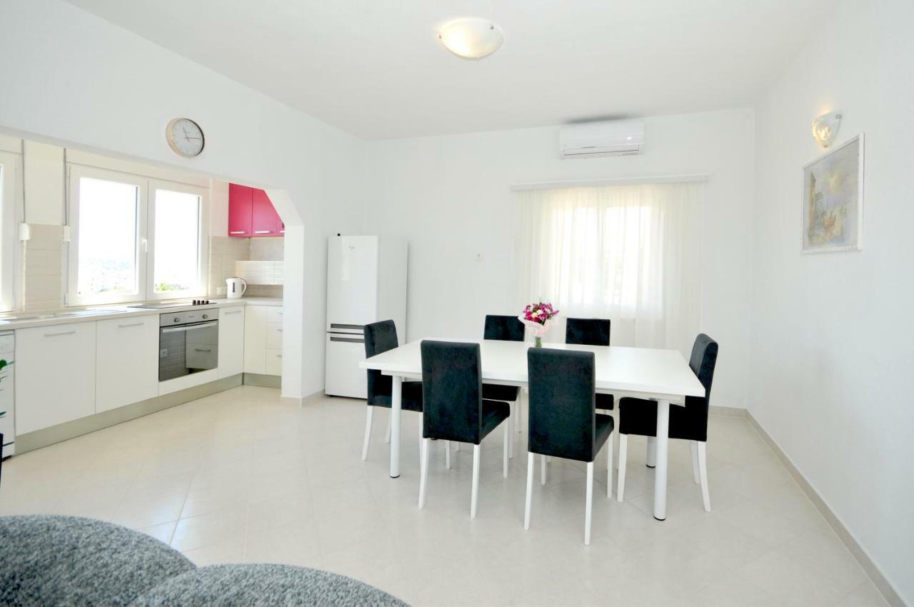 Apartment Mira Трогір Екстер'єр фото